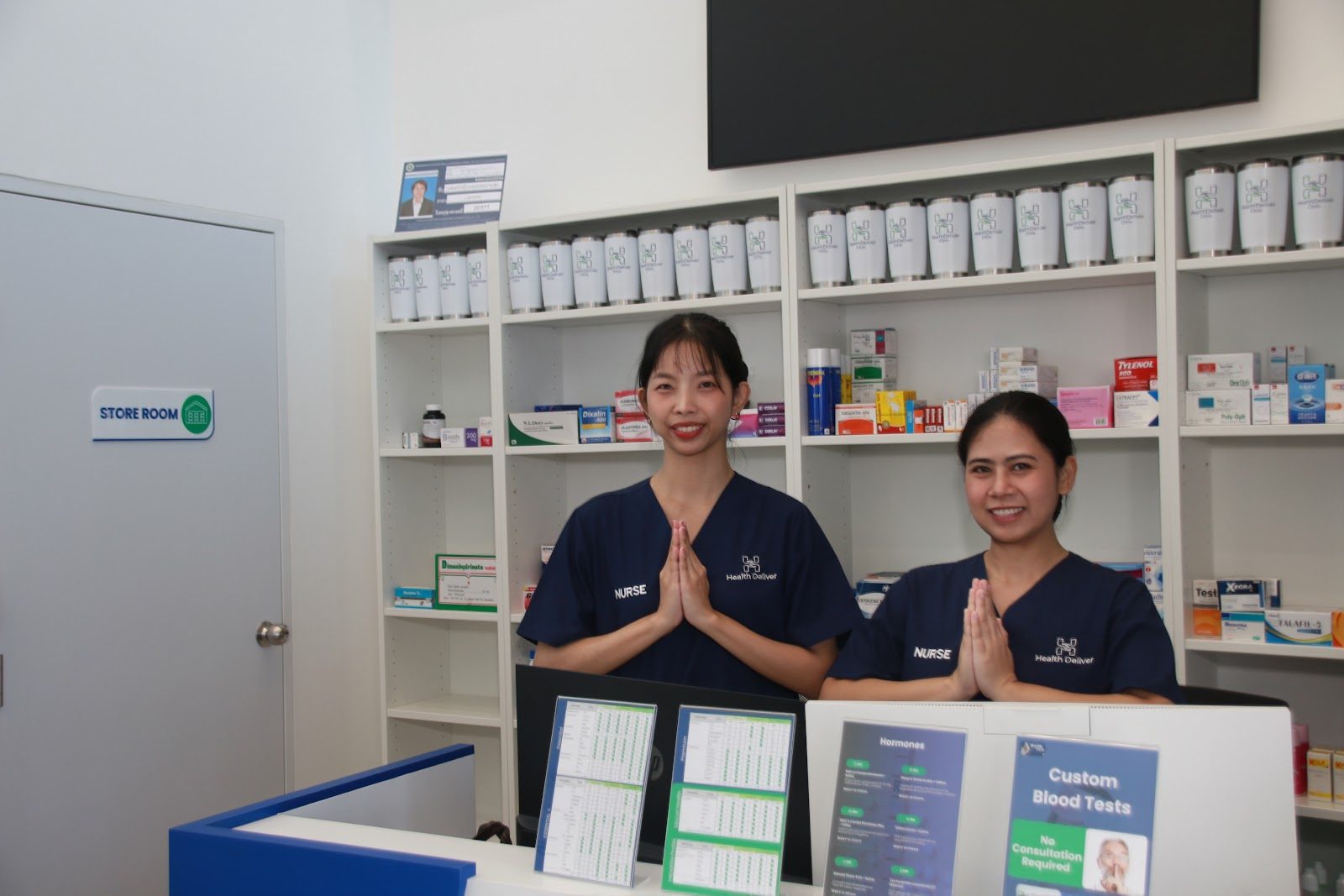 HealthDeliver Clinic Phrom Phong: English-Speaking Doctors on Sukhumvit 24 2 Nurses at the reception of HealthDeliver Clinic Phrom Phong